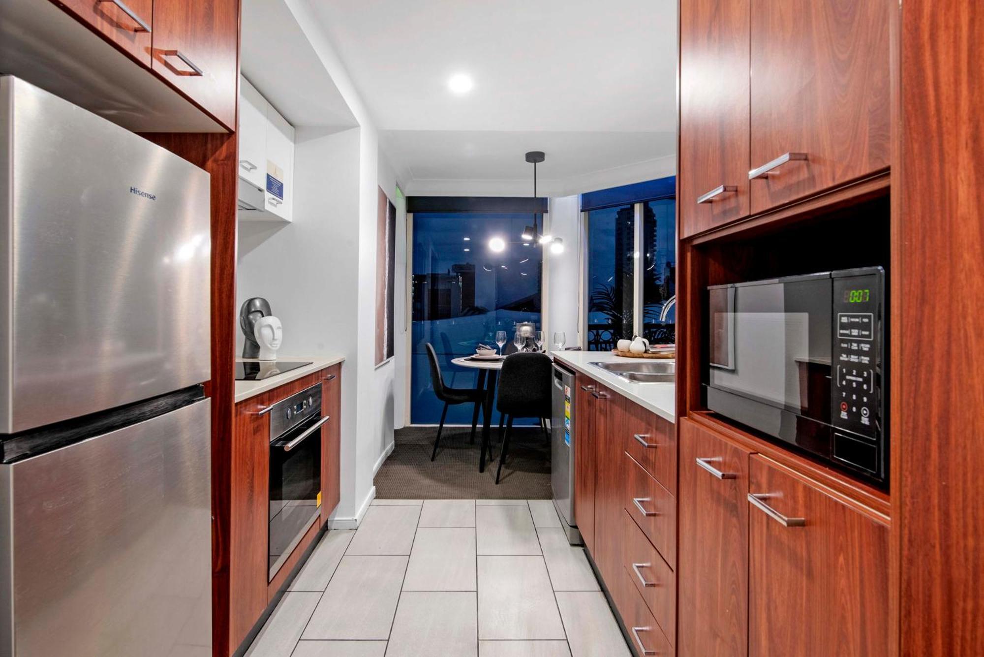 Apartment Self Contained At Chevron Renaissance - Privately Managed - Wow