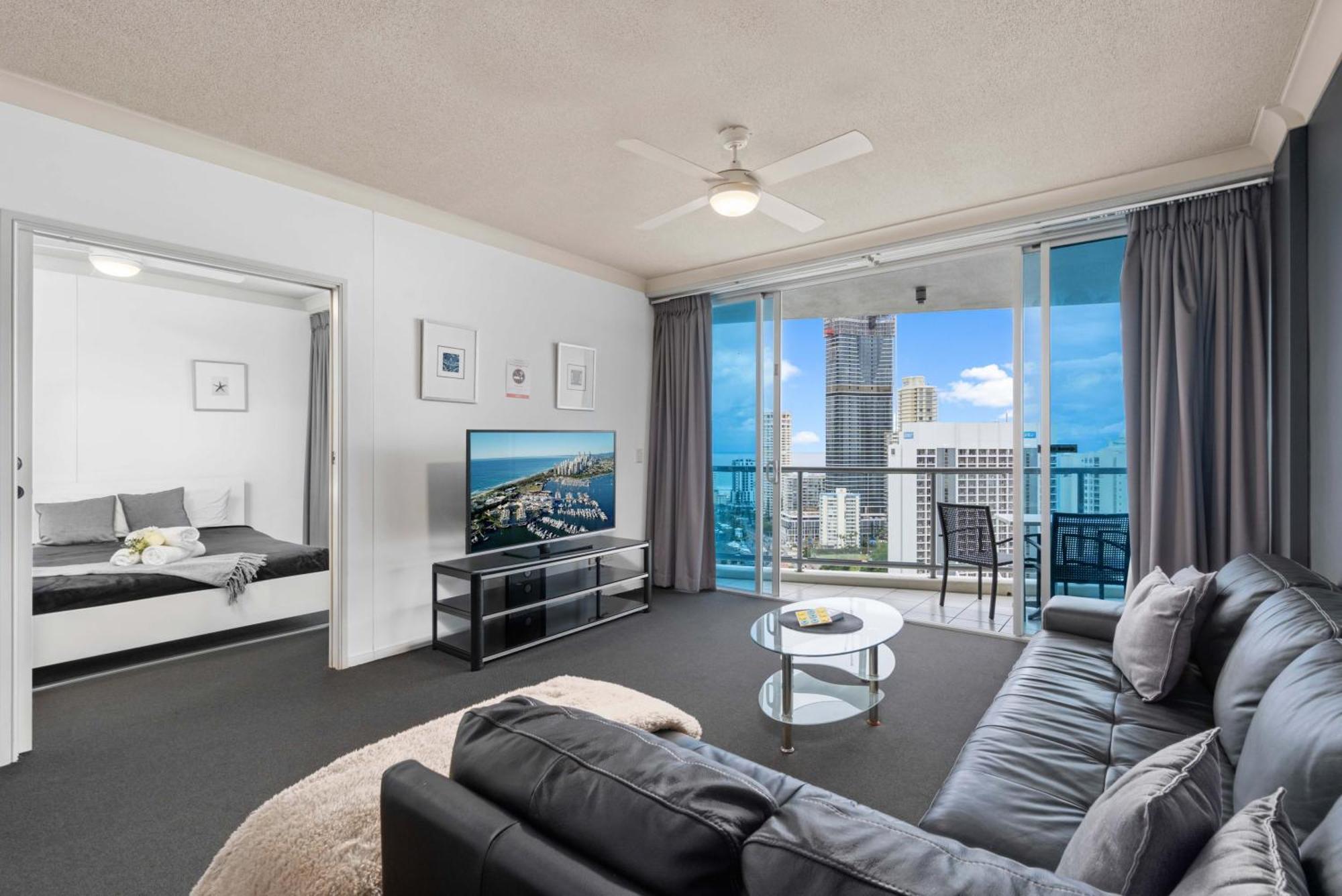 Self Contained At Chevron Renaissance - Privately Managed - Wow