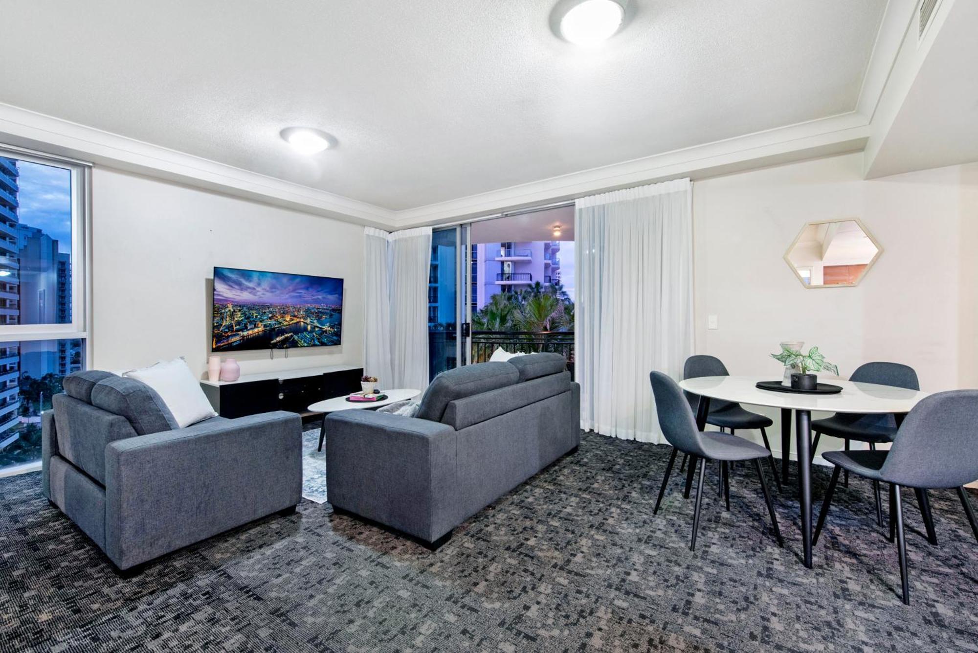 Self Contained At Chevron Renaissance - Privately Managed - Wow *