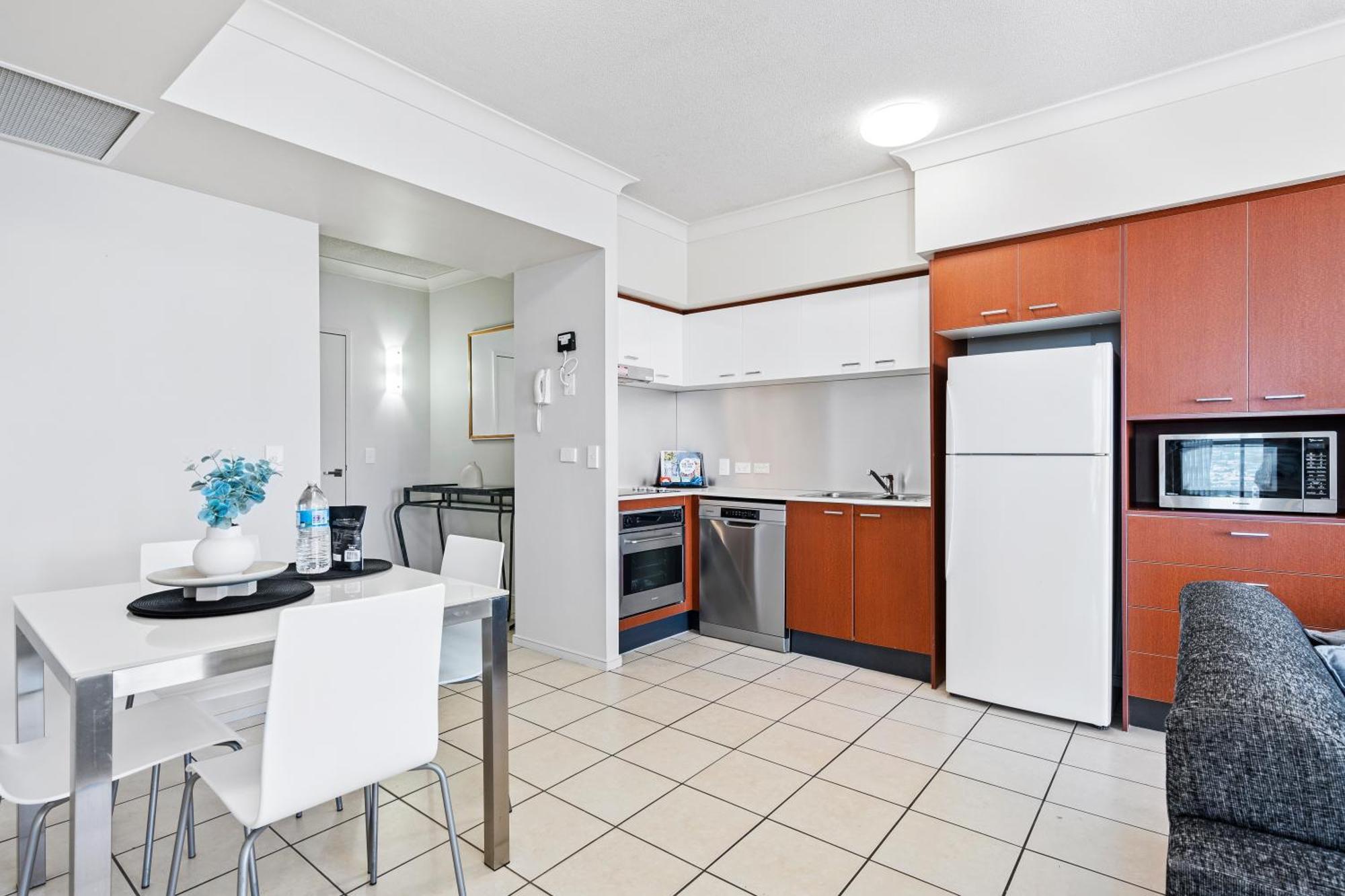 Self Contained At Chevron Renaissance - Privately Managed - Wow
